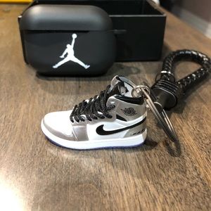 Air Jordan Airpod Pro Case & sneaker keychain